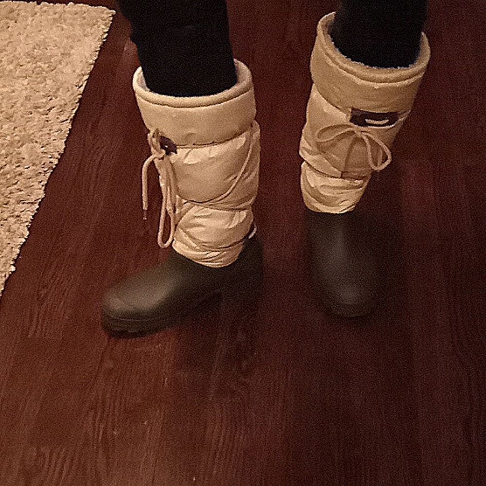 Rain or snow boots